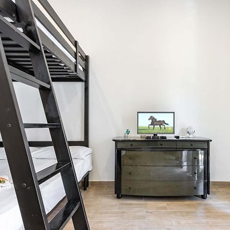 San Nicola Apartments By Rentbeat Бари Экстерьер фото